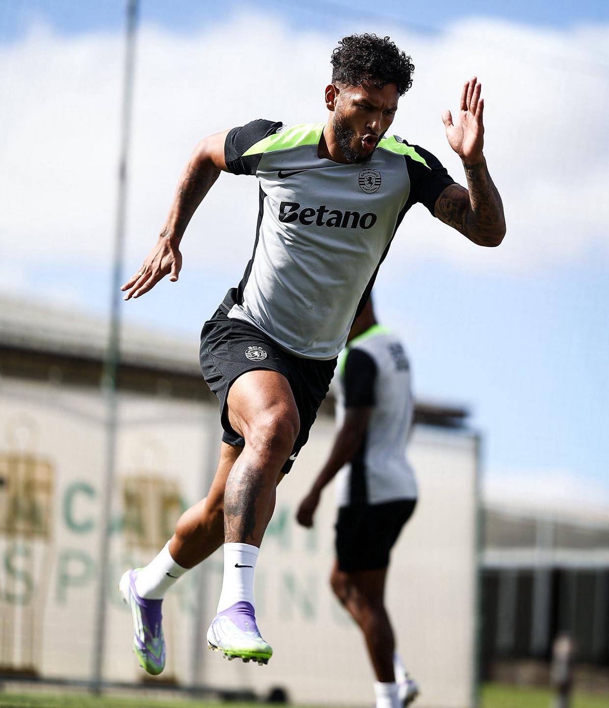 今夜葡超焦点战,波尔图防线松动,目标明确,轮换策略成焦点(葡超波尔图论坛)-九游娱乐APP